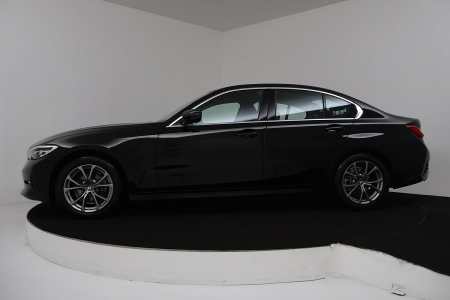 BMW 3 Serie 318i Executive Edition Automaat (NAVIGATIE, PDC, CRUISE, NL-AUTO, DEALER ONDERHOUDEN, 1E EIGENAAR)