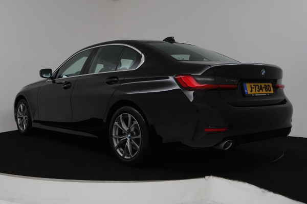 BMW 3 Serie 318i Executive Edition Automaat (NAVIGATIE, PDC, CRUISE, NL-AUTO, DEALER ONDERHOUDEN, 1E EIGENAAR)