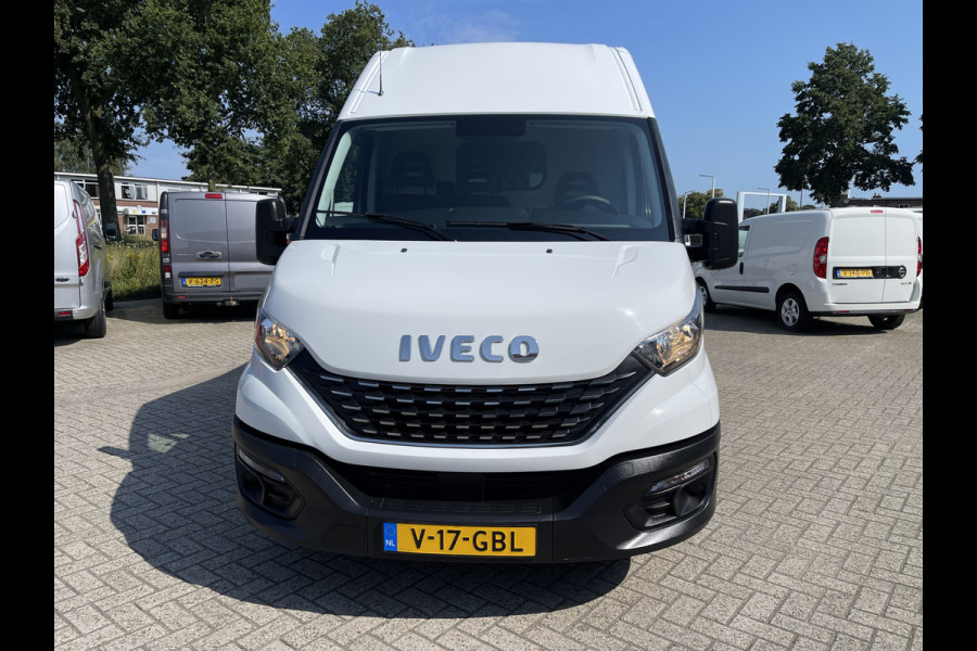 Iveco Daily 35S16V 2.3 352 L2H2 automaat / vaste prijs rijklaar € 27.950 ex btw / lease vanaf € 500 / climate control / mag 3500 kg trekken / pdc en opstap achter !