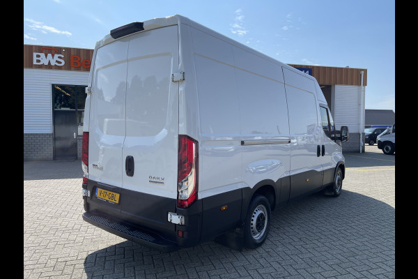 Iveco Daily 35S16V 2.3 352 L2H2 automaat / vaste prijs rijklaar € 27.950 ex btw / lease vanaf € 500 / climate control / mag 3500 kg trekken / pdc en opstap achter !