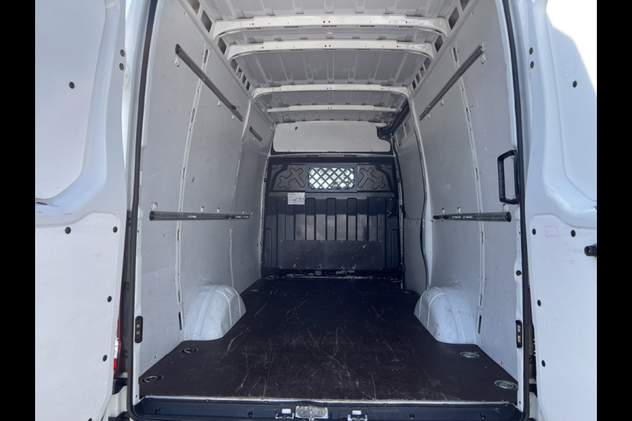 Iveco Daily 35S16V 2.3 352 L2H2 automaat / vaste prijs rijklaar € 27.950 ex btw / lease vanaf € 500 / climate control / mag 3500 kg trekken / pdc en opstap achter !