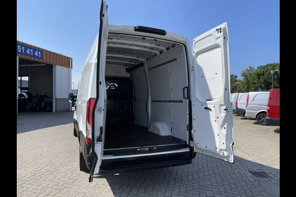 Iveco Daily 35S16V 2.3 352 L2H2 automaat / vaste prijs rijklaar € 27.950 ex btw / lease vanaf € 500 / climate control / mag 3500 kg trekken / pdc en opstap achter !