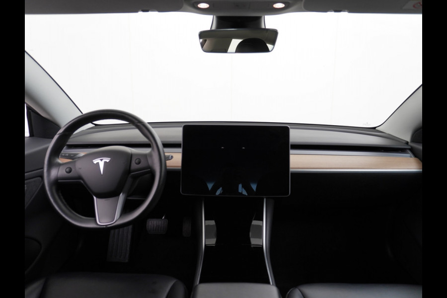 Tesla Model 3 GERESERVEERD      SR+ 325PK AutoPilot Leer PanoDak Adaptive cruise 18" Camera's Elektr.-Stuur+Stoelen+Spiegels+Geheugen+Easy-Ent Ecc Navigatiesysteem full map LED-a+v Koplampspoeiers Comfortstoel(en) ACC Dual-ECC DAB Voorverwarmen interieur via App Keyless via Telefoonsleutel One-Pedal-Drive Origin. NLse auto ! 1e eigenaar