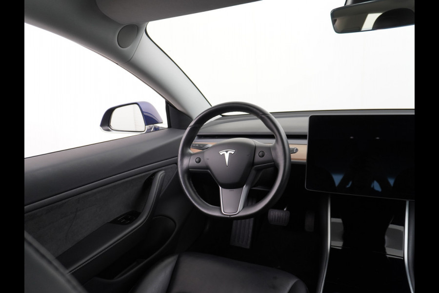 Tesla Model 3 GERESERVEERD      SR+ 325PK AutoPilot Leer PanoDak Adaptive cruise 18" Camera's Elektr.-Stuur+Stoelen+Spiegels+Geheugen+Easy-Ent Ecc Navigatiesysteem full map LED-a+v Koplampspoeiers Comfortstoel(en) ACC Dual-ECC DAB Voorverwarmen interieur via App Keyless via Telefoonsleutel One-Pedal-Drive Origin. NLse auto ! 1e eigenaar