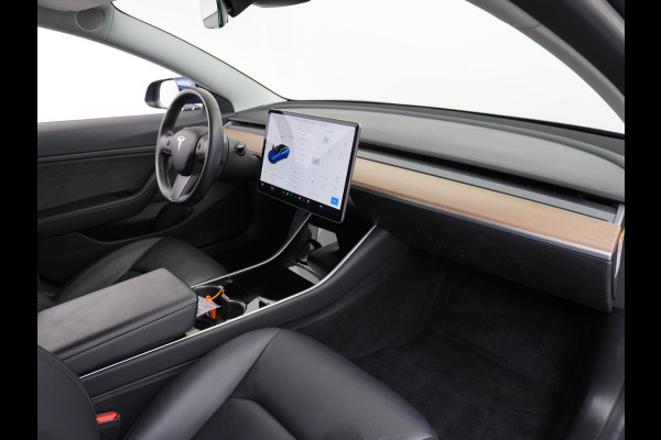 Tesla Model 3 GERESERVEERD      SR+ 325PK AutoPilot Leer PanoDak Adaptive cruise 18" Camera's Elektr.-Stuur+Stoelen+Spiegels+Geheugen+Easy-Ent Ecc Navigatiesysteem full map LED-a+v Koplampspoeiers Comfortstoel(en) ACC Dual-ECC DAB Voorverwarmen interieur via App Keyless via Telefoonsleutel One-Pedal-Drive Origin. NLse auto ! 1e eigenaar