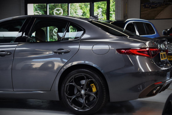 Alfa Romeo Giulia 2.0 T AWD Veloce Navigatie|Leder|Org.NL|2e Eig|85000km!!|280pk!!