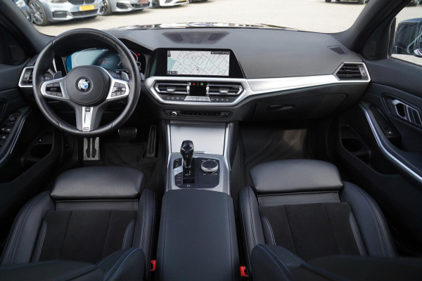 BMW 3-serie 330e High Executive | M-pakket | Luxe leder / Alcantara | LED koplampen | Dealer onderhouden | Shadowline | Stoelverwa