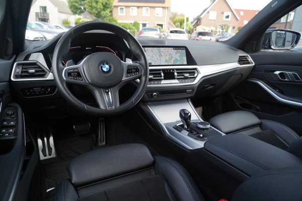 BMW 3-serie 330e High Executive | M-pakket | Luxe leder / Alcantara | LED koplampen | Dealer onderhouden | Shadowline | Stoelverwa