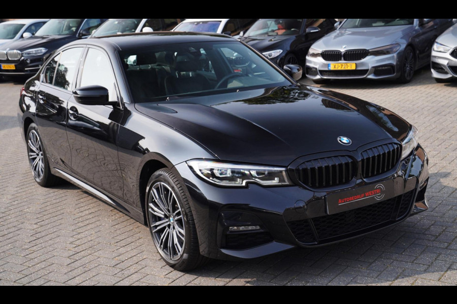 BMW 3-serie 330e High Executive | M-pakket | Luxe leder / Alcantara | LED koplampen | Dealer onderhouden | Shadowline | Stoelverwa