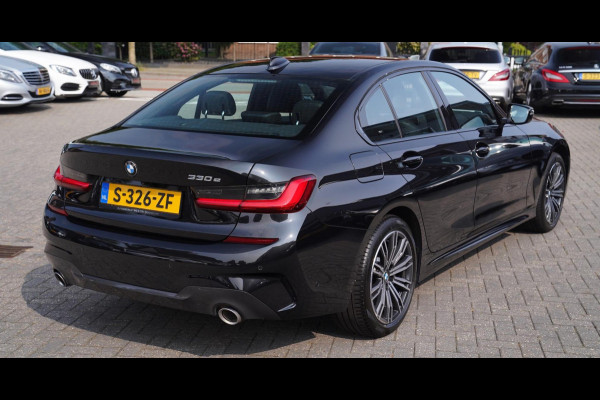 BMW 3-serie 330e High Executive | M-pakket | Luxe leder / Alcantara | LED koplampen | Dealer onderhouden | Shadowline | Stoelverwa