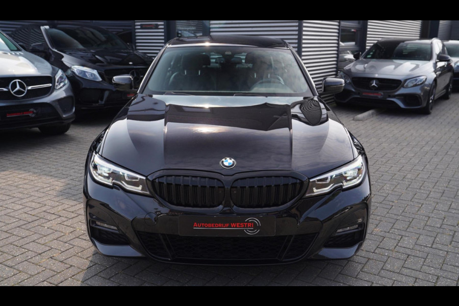 BMW 3-serie 330e High Executive | M-pakket | Luxe leder / Alcantara | LED koplampen | Dealer onderhouden | Shadowline | Stoelverwa