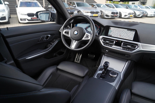 BMW 3-serie 330e High Executive | M-pakket | Luxe leder / Alcantara | LED koplampen | Dealer onderhouden | Shadowline | Stoelverwa