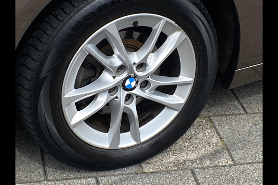 BMW 2 Serie Active Tourer 216i Advantage - Navigatie I Airco I PDC I Sport velgen I Dealer onderhouden