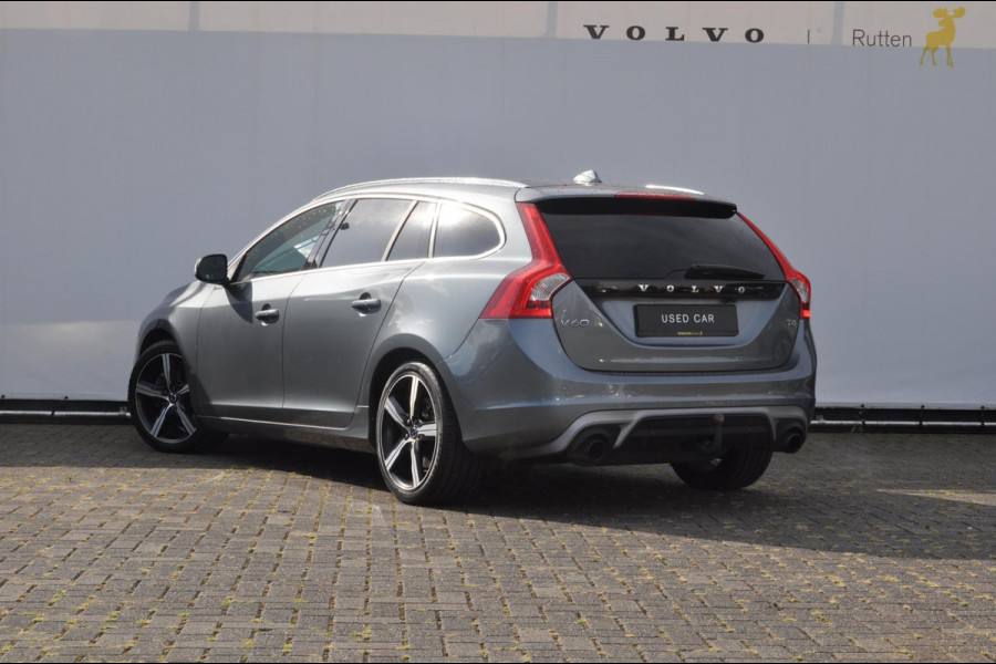 Volvo V60 T4 190PK Automaat Business Sport / Trekhaak / Adaptieve koplampen / Cruise control / Panorama dak / Stoelverwarming / Bluetooth / Leder /