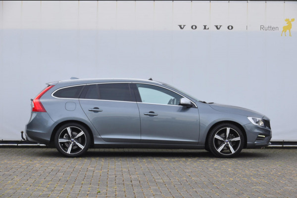 Volvo V60 T4 190PK Automaat Business Sport / Trekhaak / Adaptieve koplampen / Cruise control / Panorama dak / Stoelverwarming / Bluetooth / Leder /