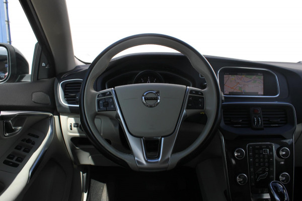 Volvo V40 Cross Country T3 Nordic+ Standkachel / Adaptieve Cruise Control / Trekhaak / Climate Control / Blis / Distance Control / Navigatie / Parkeersensoren achter