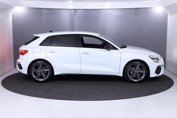 Audi A3 Sportback 30 TFSI S-line 110 pk S-tronic | Verlengde garantie | Navigatie | Parkeersensoren (Park assist) | Cruise control | Full-LED koplampen |