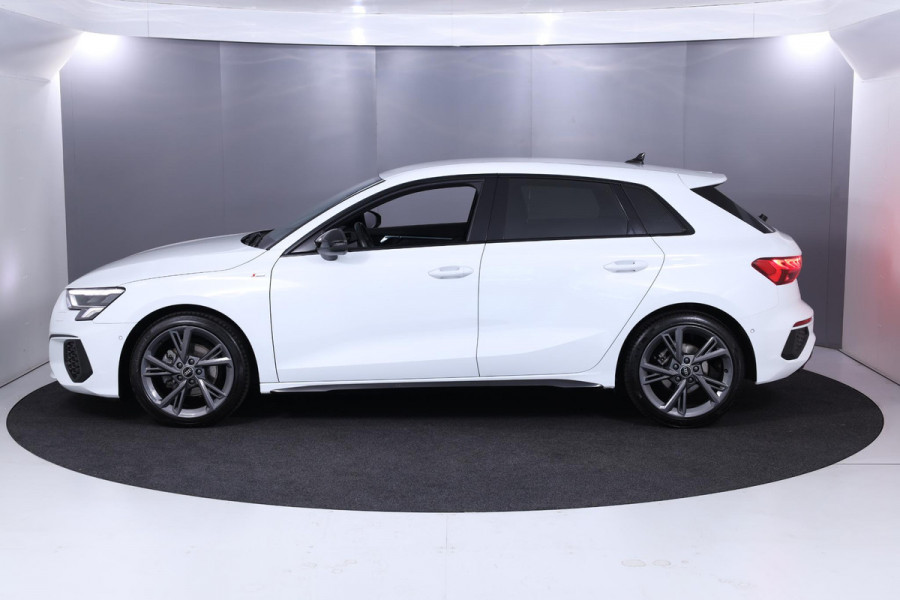 Audi A3 Sportback 30 TFSI S-line 110 pk S-tronic | Verlengde garantie | Navigatie | Parkeersensoren (Park assist) | Cruise control | Full-LED koplampen |