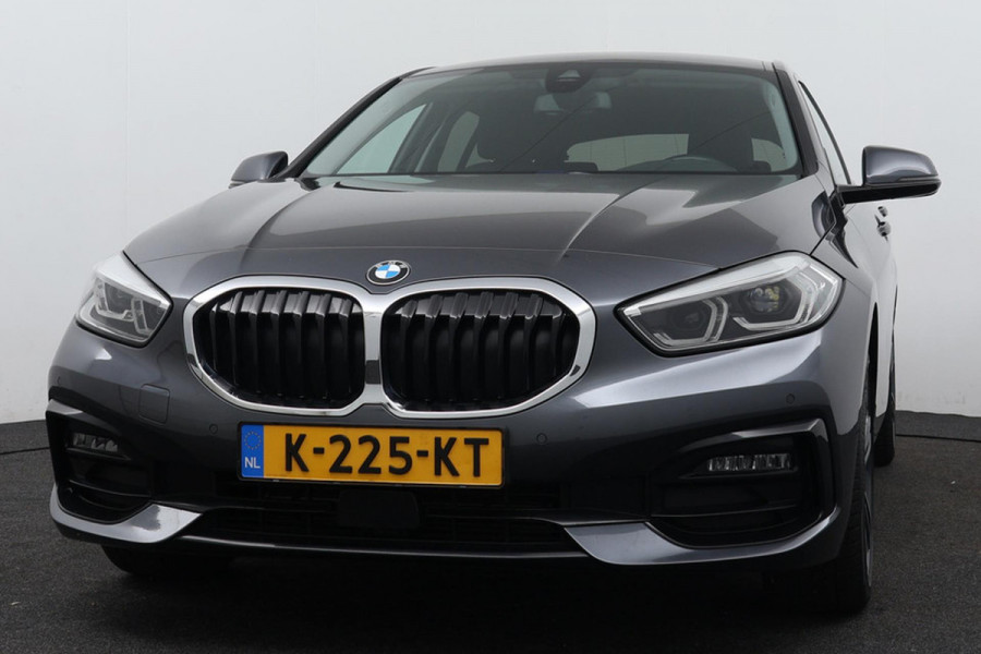 BMW 1-serie 118i Executive Edition Automaat (NAVIGATIE, CARPLAY, PDC V+A, LED, 1e EIGENAAR, DEALER ONDERHOUDEN)