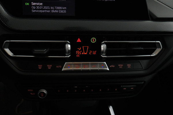 BMW 1-serie 118i Executive Edition Automaat (NAVIGATIE, CARPLAY, PDC V+A, LED, 1e EIGENAAR, DEALER ONDERHOUDEN)