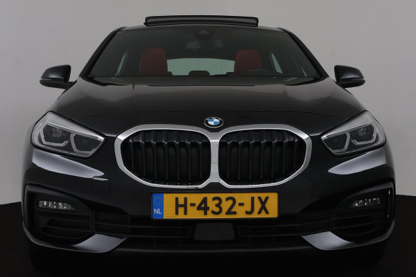 BMW 1-serie 118i High Executive Edition Sport Automaat (PANORAMADAK, CRUISE, NAVIGATIE, PDC, NL-AUTO, DEALER ONDERHOUDEN)