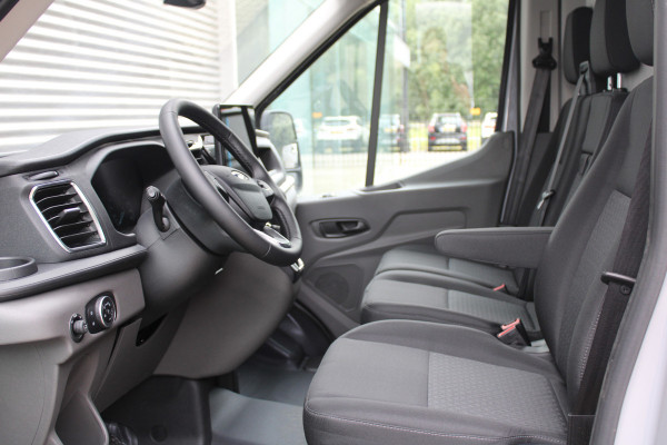 Ford Transit 350 2.0 TDCI 130pk L2H2 Trend - Airco - Carplay - Android - Navigatie - Blind spot - Camera - Trekhaak - Rijklaar