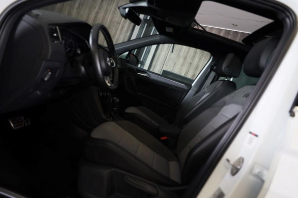 Volkswagen Tiguan 2.0 TSI 4Motion 3 x R Line / Digital Cockpit / Acc / Lane Assist / Open Pano / Led / Trekhaak / Pdc / 20 Inch