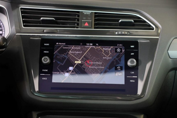 Volkswagen Tiguan 2.0 TSI 4Motion 3 x R Line / Digital Cockpit / Acc / Lane Assist / Open Pano / Led / Trekhaak / Pdc / 20 Inch