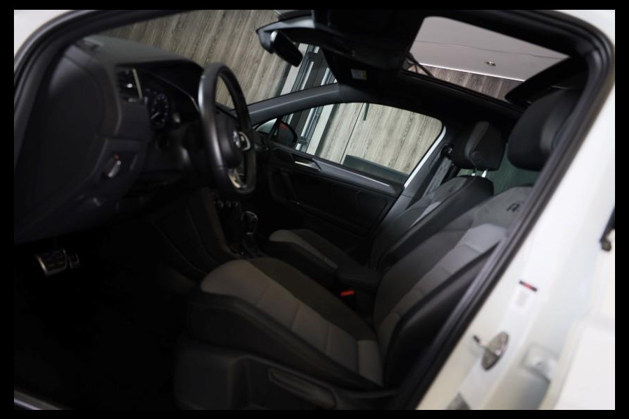 Volkswagen Tiguan 2.0 TSI 4Motion 3 x R Line / Digital Cockpit / Acc / Lane Assist / Open Pano / Led / Trekhaak / Pdc / 20 Inch