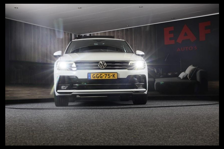 Volkswagen Tiguan 2.0 TSI 4Motion 3 x R Line / Digital Cockpit / Acc / Lane Assist / Open Pano / Led / Trekhaak / Pdc / 20 Inch