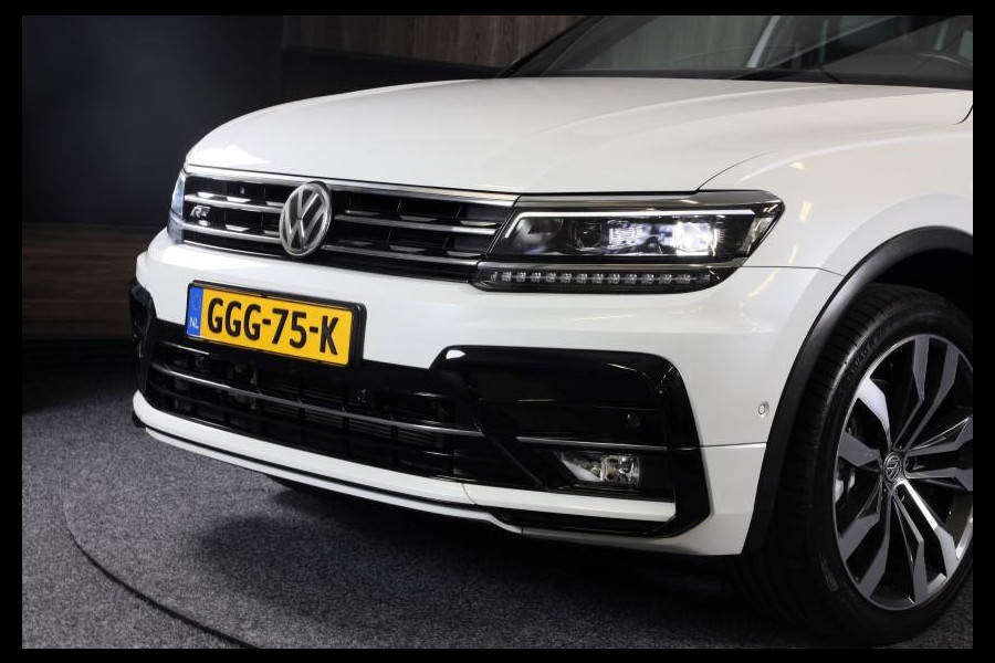 Volkswagen Tiguan 2.0 TSI 4Motion 3 x R Line / Digital Cockpit / Acc / Lane Assist / Open Pano / Led / Trekhaak / Pdc / 20 Inch