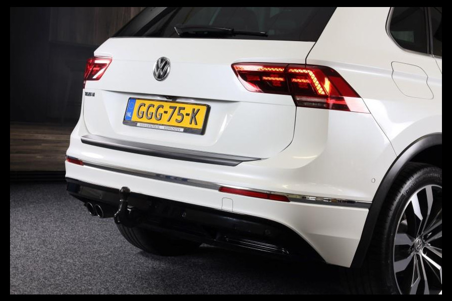 Volkswagen Tiguan 2.0 TSI 4Motion 3 x R Line / Digital Cockpit / Acc / Lane Assist / Open Pano / Led / Trekhaak / Pdc / 20 Inch