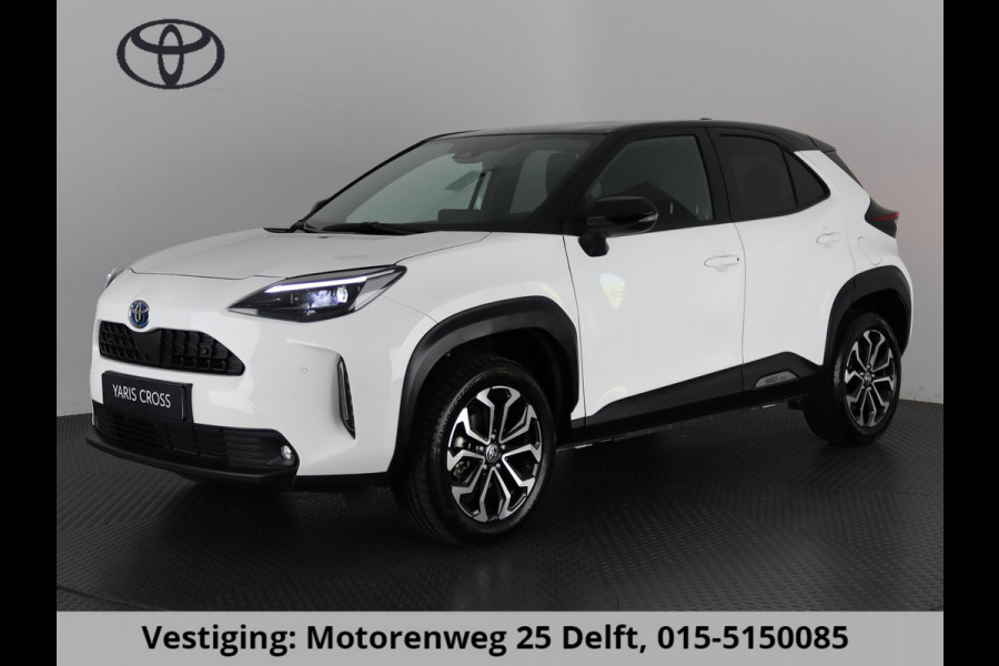 Toyota Yaris Cross 1.5 Hybrid First Edition . Stoel verwarming . Dodehoek sensor . Navigatie .Garantie tot 2032 !