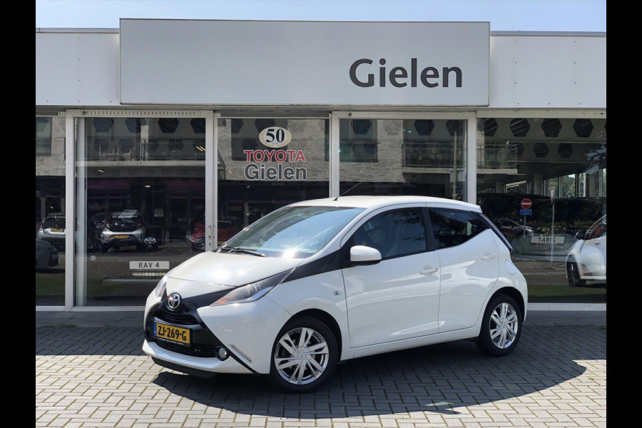 Toyota Aygo 1.0 VVT-i X-Play Plus | Lichtmetalen velgen, Airconditioning, Parkeercamera, In hoogte verstelbare stoel, Bluetooth