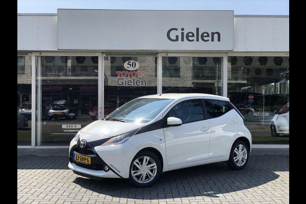 Toyota Aygo 1.0 VVT-i X-Play Plus | Lichtmetalen velgen, Airconditioning, Parkeercamera, In hoogte verstelbare stoel, Bluetooth