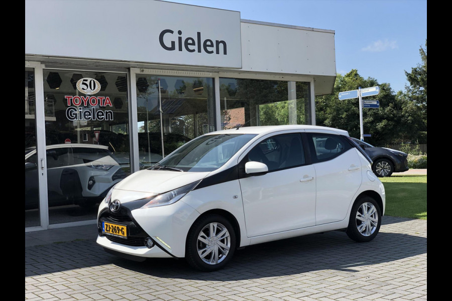 Toyota Aygo 1.0 VVT-i X-Play Plus | Lichtmetalen velgen, Airconditioning, Parkeercamera, In hoogte verstelbare stoel, Bluetooth