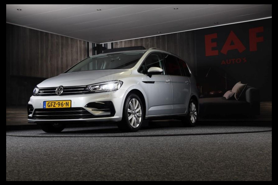 Volkswagen Touran 1.5 TSI R Line 7 Persoons / AUT / ACC / Navi / Camera / Open Panoramadak / Led / Pdc / Trekhaak / 17 Inch