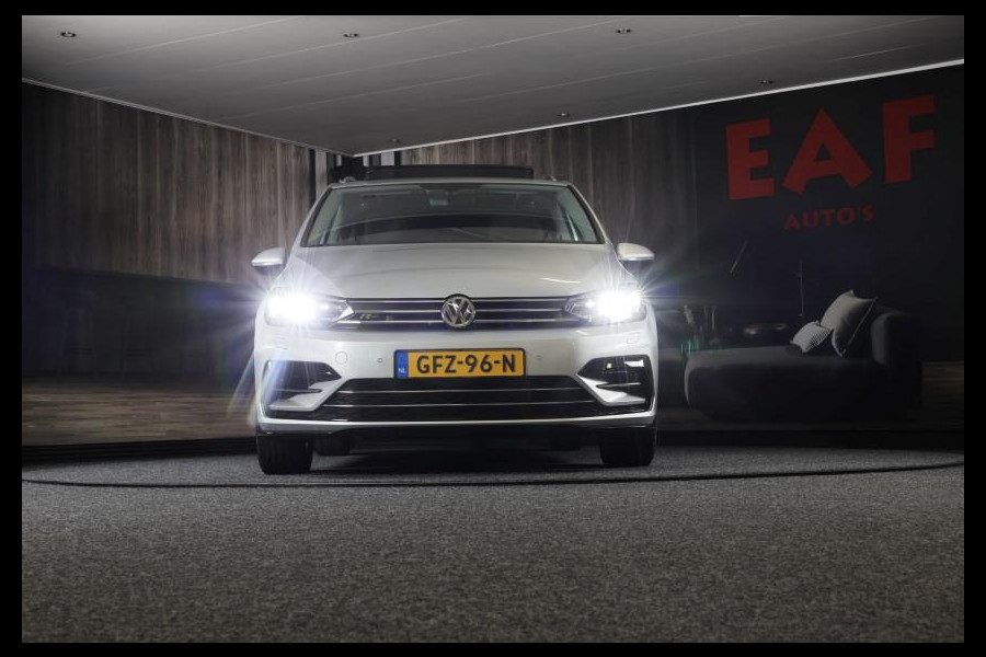 Volkswagen Touran 1.5 TSI R Line 7 Persoons / AUT / ACC / Navi / Camera / Open Panoramadak / Led / Pdc / Trekhaak / 17 Inch