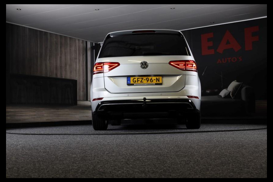 Volkswagen Touran 1.5 TSI R Line 7 Persoons / AUT / ACC / Navi / Camera / Open Panoramadak / Led / Pdc / Trekhaak / 17 Inch