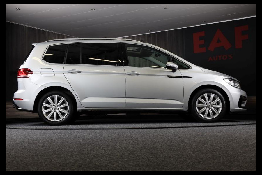 Volkswagen Touran 1.5 TSI R Line 7 Persoons / AUT / ACC / Navi / Camera / Open Panoramadak / Led / Pdc / Trekhaak / 17 Inch