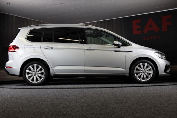 Volkswagen Touran 1.5 TSI R Line 7 Persoons / AUT / ACC / Navi / Camera / Open Panoramadak / Led / Pdc / Trekhaak / 17 Inch