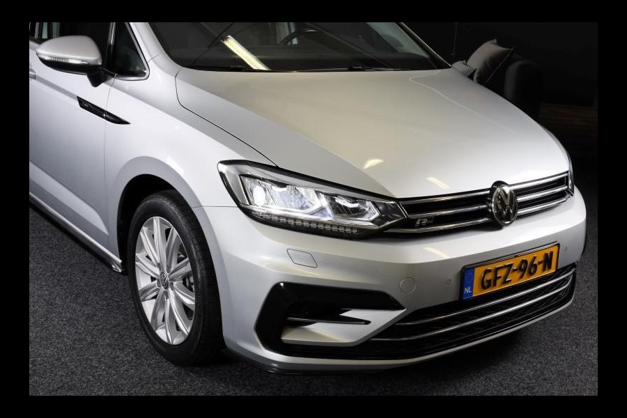 Volkswagen Touran 1.5 TSI R Line 7 Persoons / AUT / ACC / Navi / Camera / Open Panoramadak / Led / Pdc / Trekhaak / 17 Inch