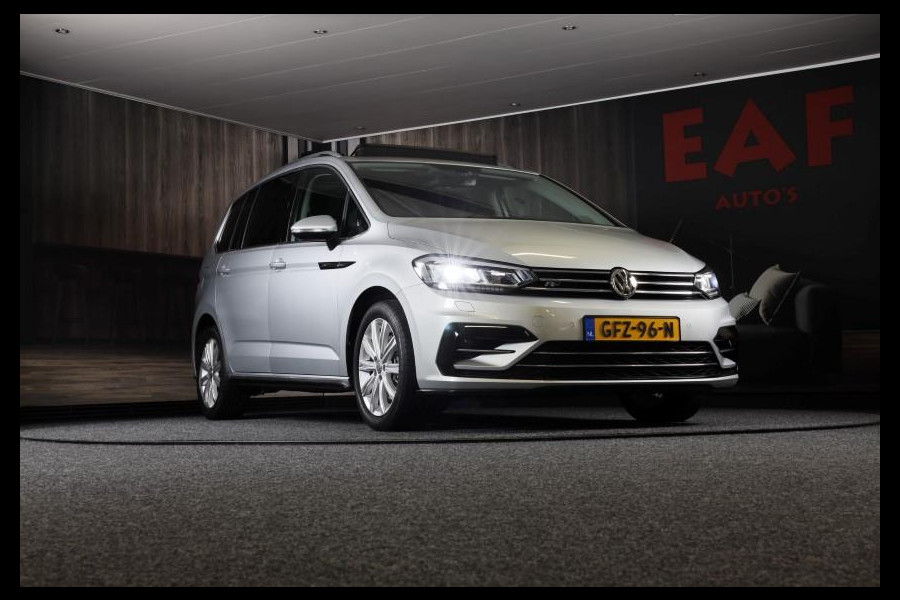 Volkswagen Touran 1.5 TSI R Line 7 Persoons / AUT / ACC / Navi / Camera / Open Panoramadak / Led / Pdc / Trekhaak / 17 Inch