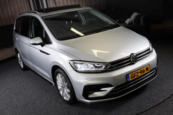 Volkswagen Touran 1.5 TSI R Line 7 Persoons / AUT / ACC / Navi / Camera / Open Panoramadak / Led / Pdc / Trekhaak / 17 Inch