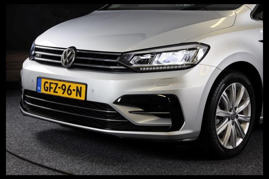 Volkswagen Touran 1.5 TSI R Line 7 Persoons / AUT / ACC / Navi / Camera / Open Panoramadak / Led / Pdc / Trekhaak / 17 Inch