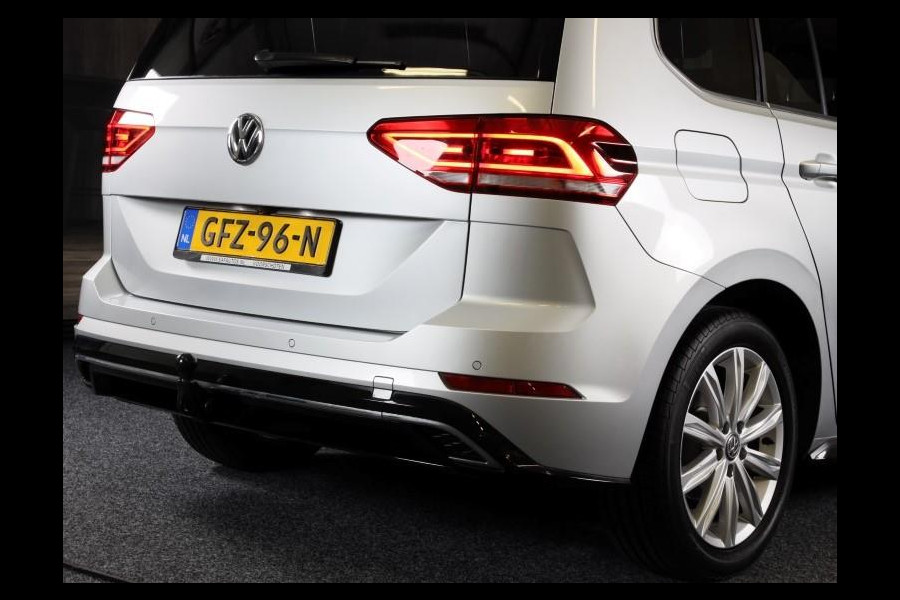 Volkswagen Touran 1.5 TSI R Line 7 Persoons / AUT / ACC / Navi / Camera / Open Panoramadak / Led / Pdc / Trekhaak / 17 Inch