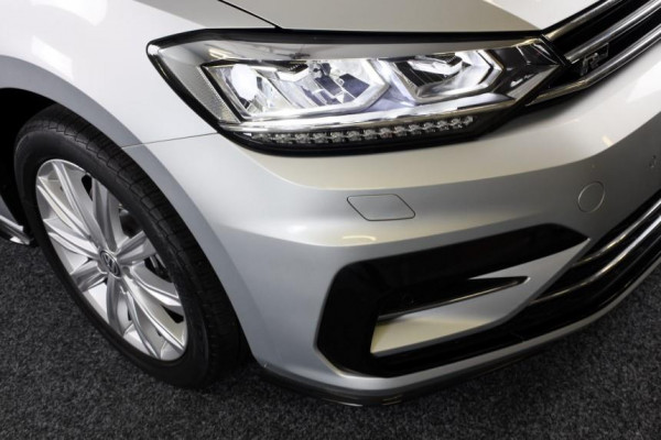 Volkswagen Touran 1.5 TSI R Line 7 Persoons / AUT / ACC / Navi / Camera / Open Panoramadak / Led / Pdc / Trekhaak / 17 Inch