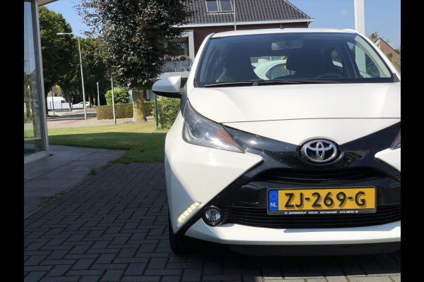 Toyota Aygo 1.0 VVT-i X-Play Plus | Lichtmetalen velgen, Airconditioning, Parkeercamera, In hoogte verstelbare stoel, Bluetooth