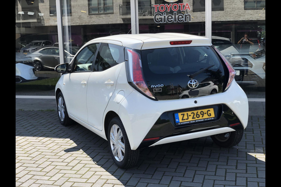 Toyota Aygo 1.0 VVT-i X-Play Plus | Lichtmetalen velgen, Airconditioning, Parkeercamera, In hoogte verstelbare stoel, Bluetooth