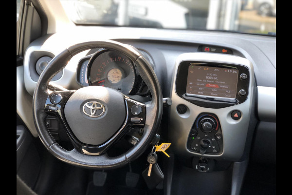 Toyota Aygo 1.0 VVT-i X-Play Plus | Lichtmetalen velgen, Airconditioning, Parkeercamera, In hoogte verstelbare stoel, Bluetooth